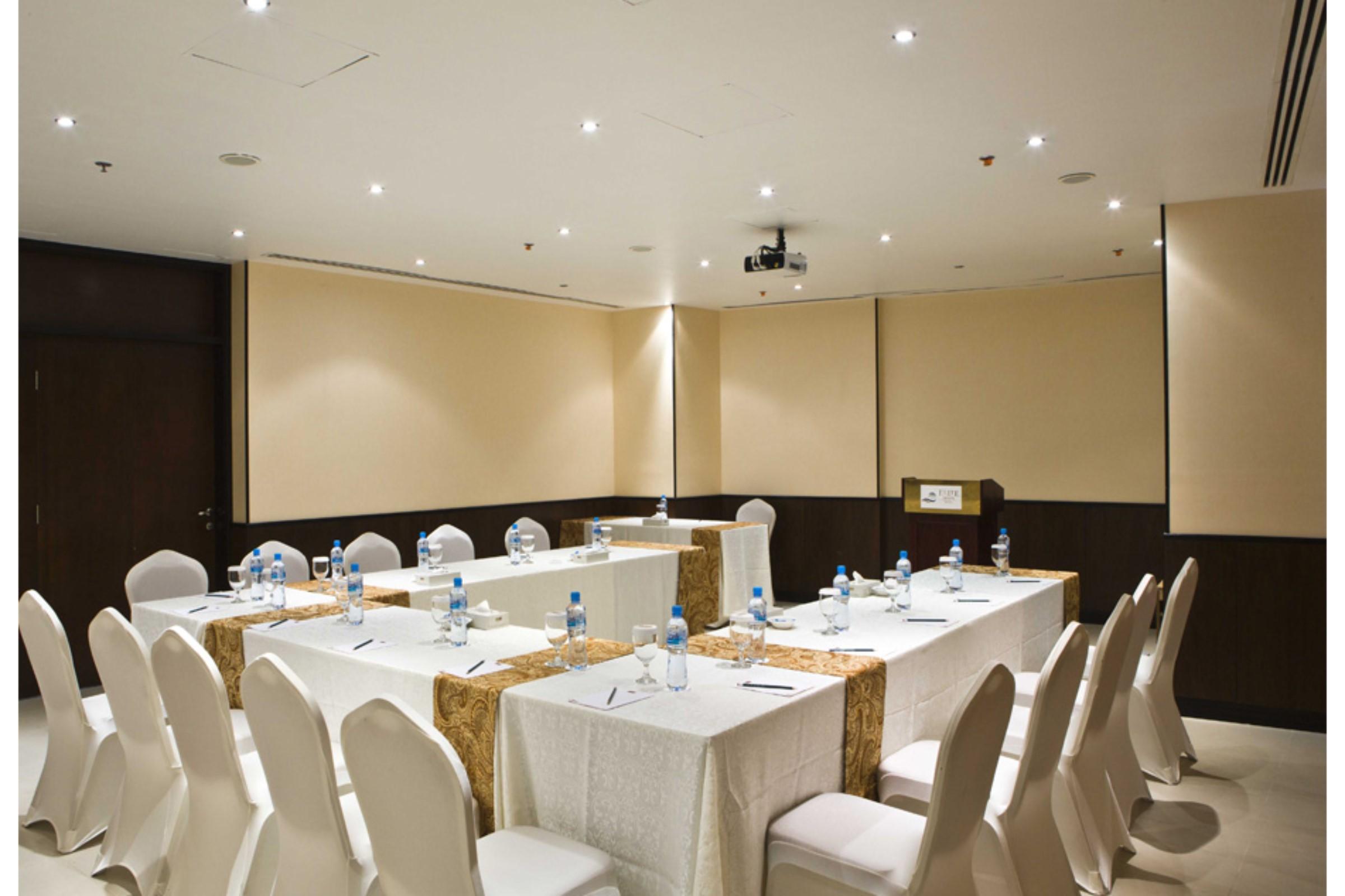 Elite Crystal Hotel Манама Екстериор снимка